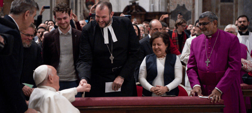 NEWS – Pope Francis Greets MEOR Director During Christmas Eve Vigil